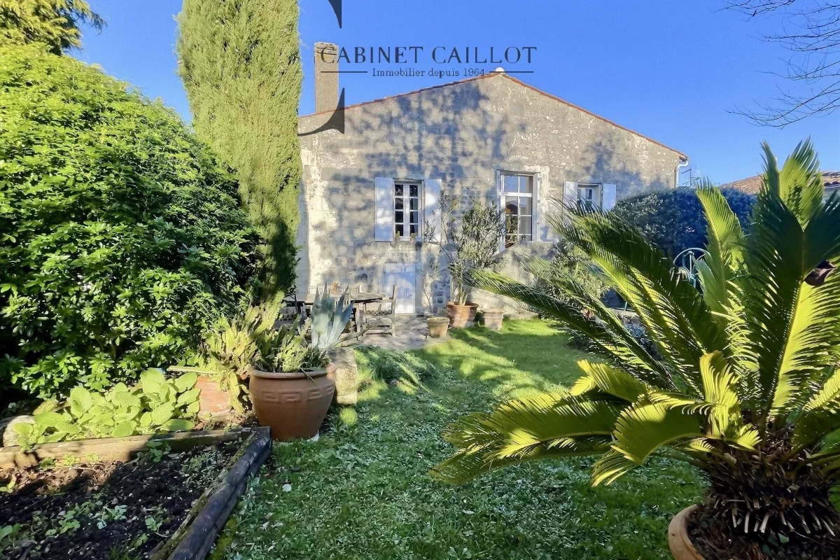 Maison de luxe à vendre à Saint-Georges-des-Coteaux, 327 050 €, Photo 5