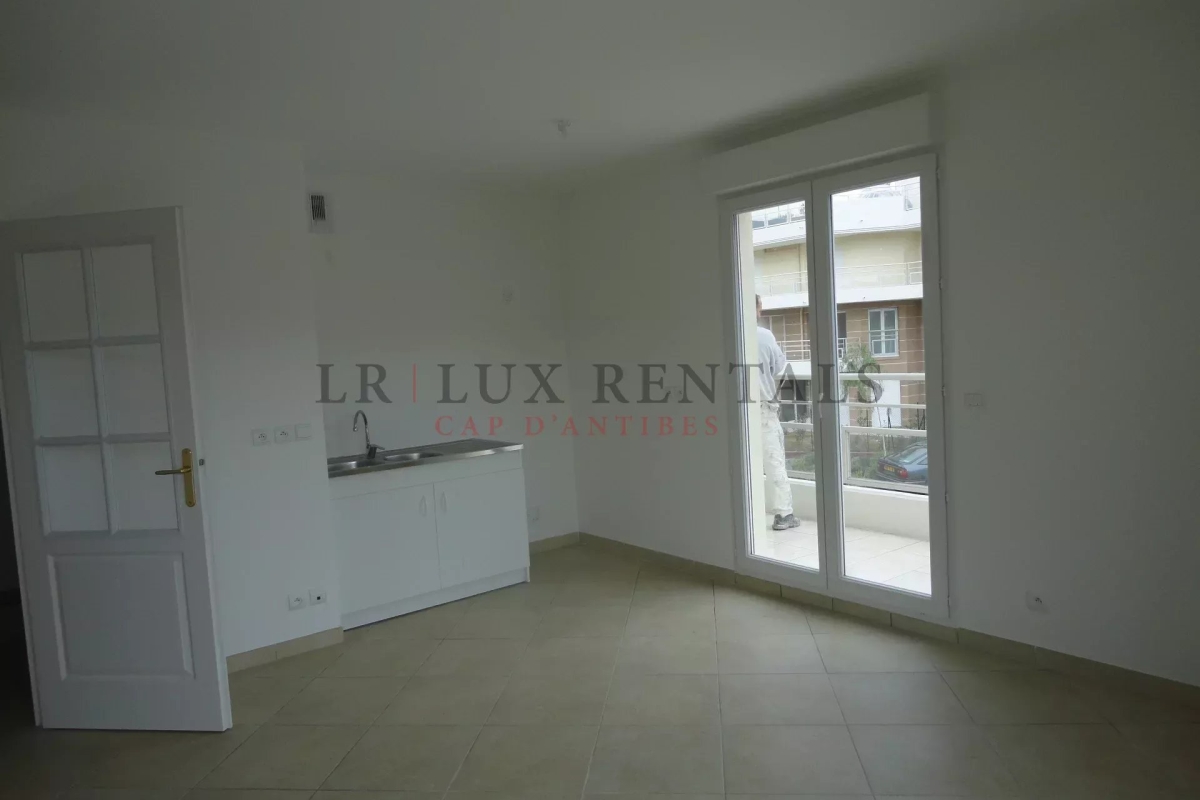 Appartement de luxe à vendre à Antibes, 220 000 €, Photo 6