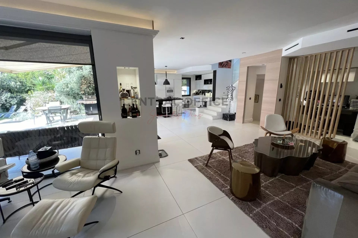 Maison de luxe à vendre à Antibes, 2 500 000 €, Photo 7