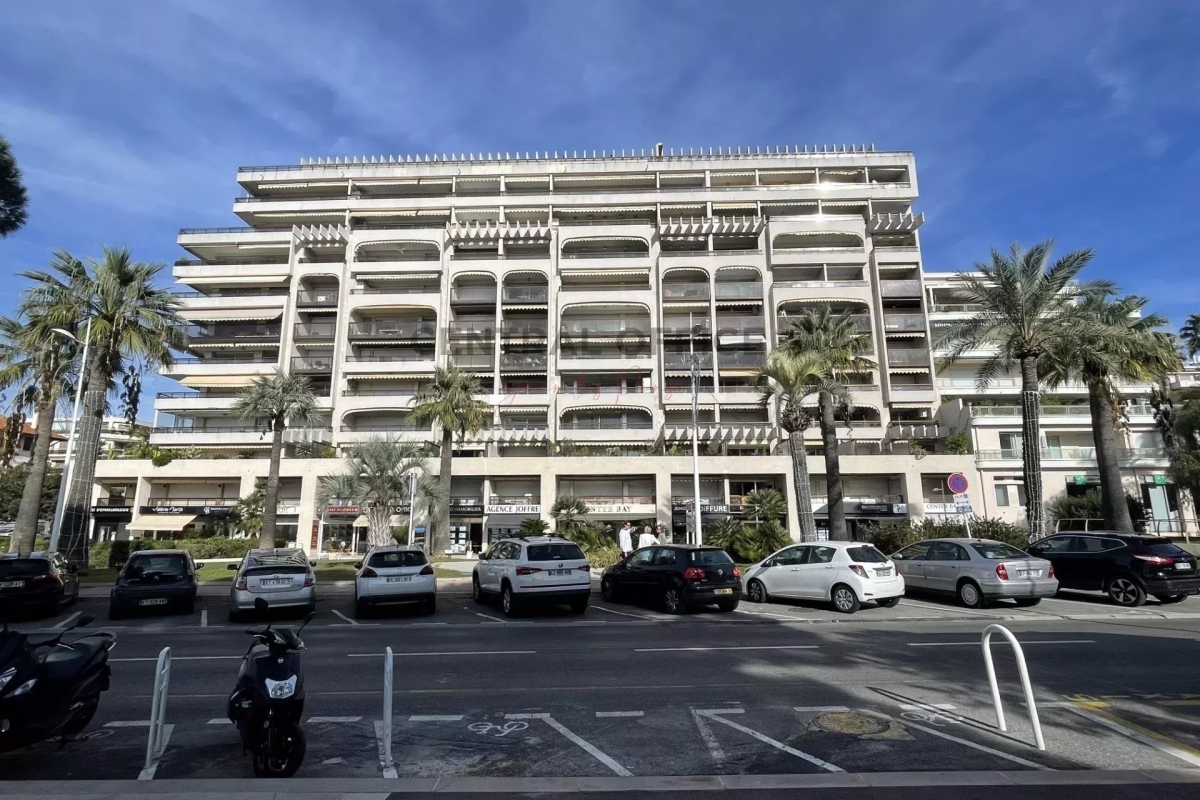 Luxury Apartment for sale in Antibes, 800 000 €, Photo 7