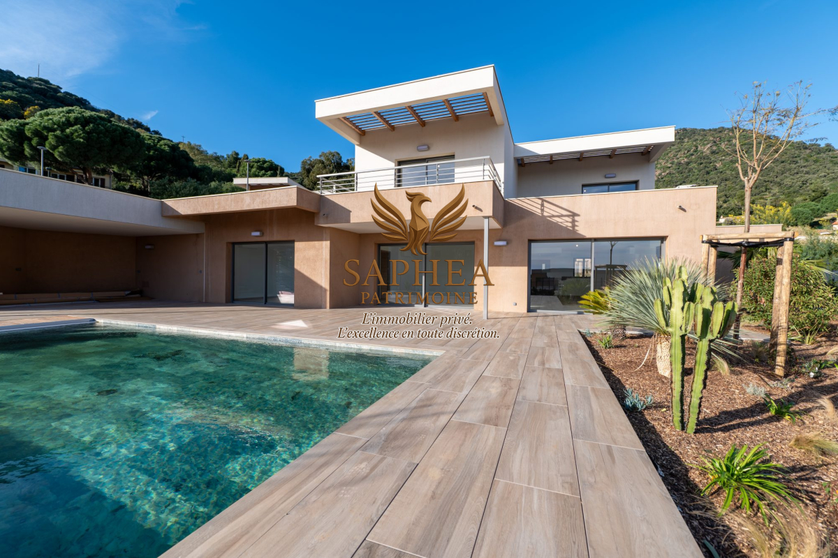 Maison de luxe à vendre à Le Lavandou, 1 995 000 €, Photo 1