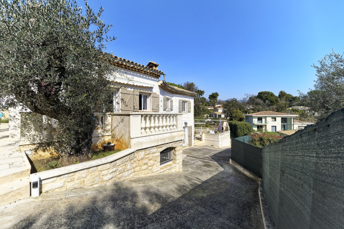 Maison de luxe à vendre à Saint-Paul-de-Vence, 755 000 €, Photo 2