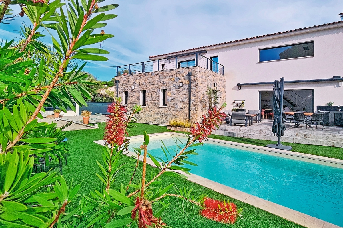 Maison de luxe à vendre à Fréjus, 1 095 000 €, Photo 2