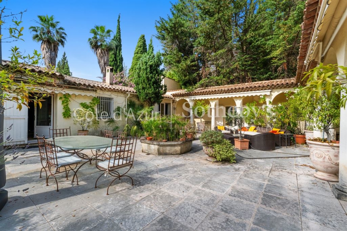Luxury House for sale in Grasse, 1 620 000 €, Photo 5