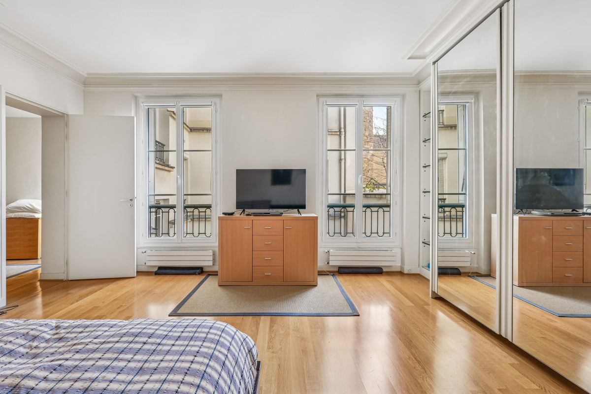 Luxury Apartment for sale in Paris 6Ème, 800 000 €, Photo 1