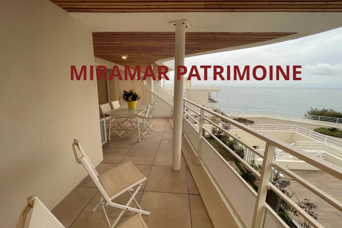 Luxury Apartment for sale in Le Trayas, 460 000 €, Photo 1