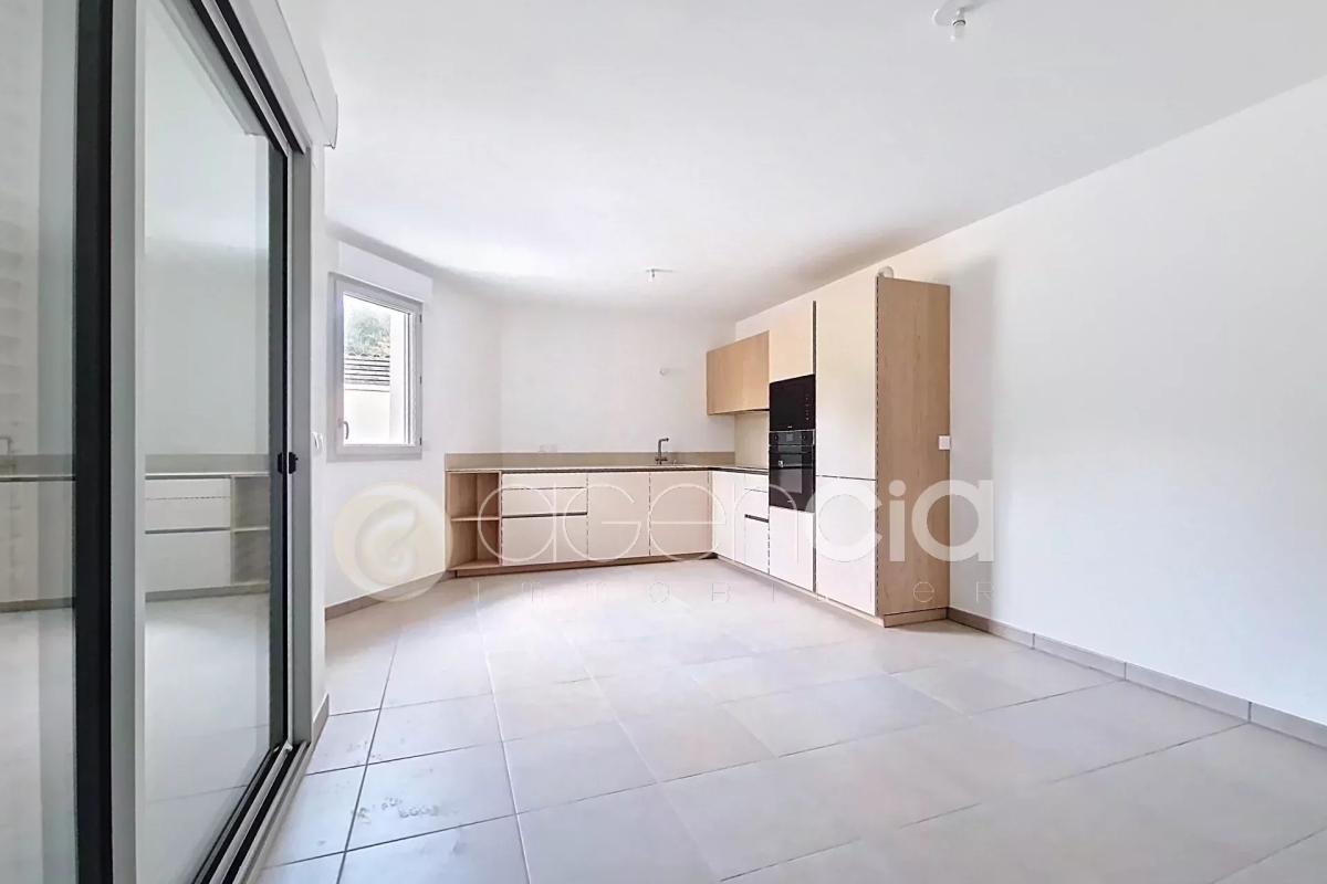 Appartement de luxe à louer à Le Rouret, 1 380 €, Photo 2
