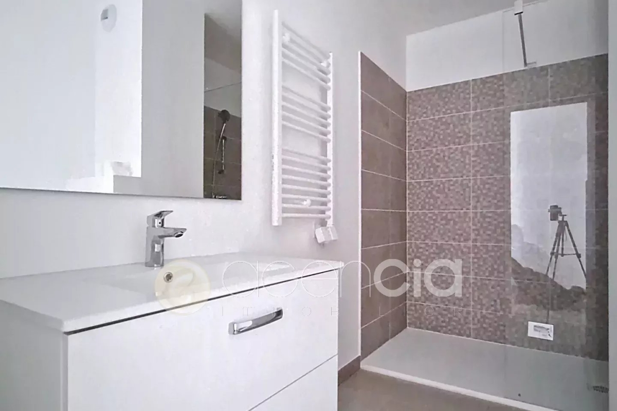 Appartement de luxe à louer à Le Rouret, 1 380 €, Photo 6