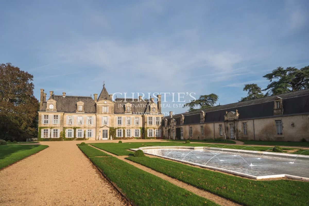 Maison de luxe à vendre à Poitiers, 10 300 000 €, Photo 2