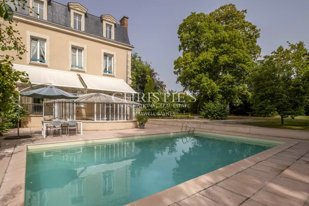 Maison de luxe à vendre à Saint-Junien, 895 000 €, Photo 3