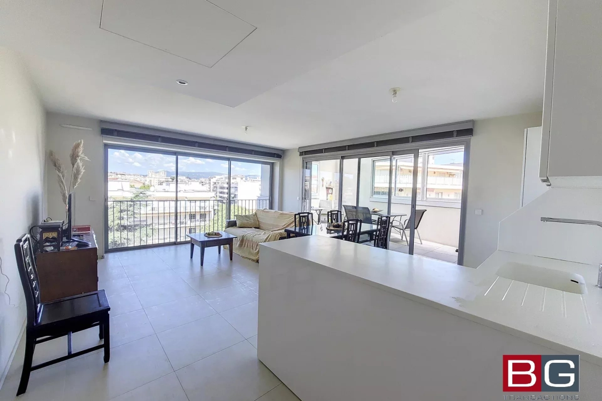 Appartement de luxe à vendre à Antibes, 690 000 €, Photo 1