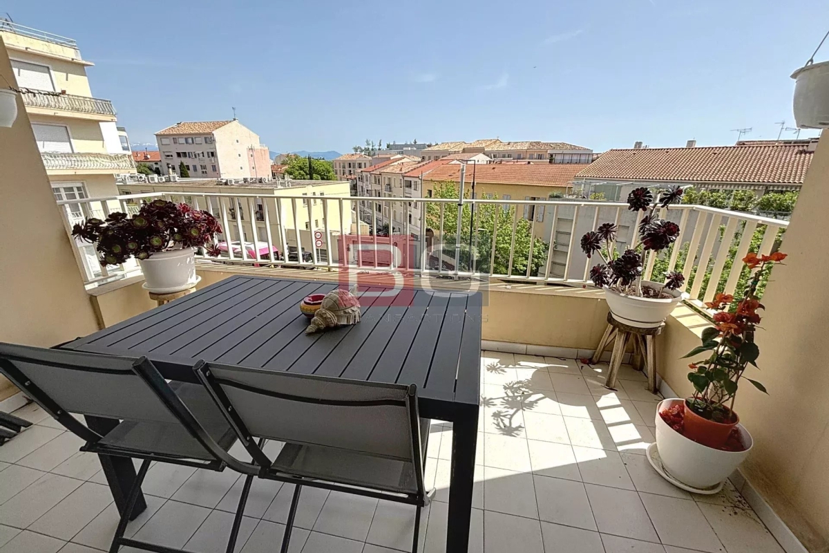 Appartement de luxe à vendre à Antibes, 425 000 €, Photo 1