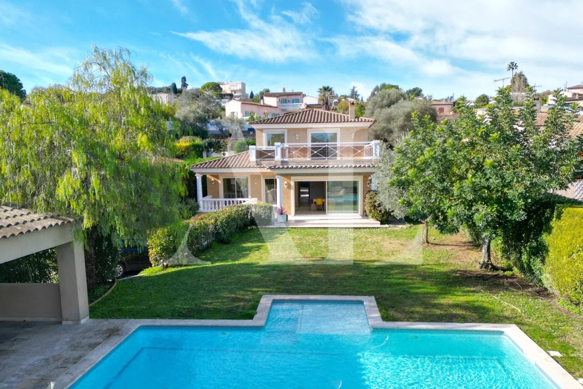 Maison de luxe à vendre à Antibes, 1 690 000 €, Photo 1