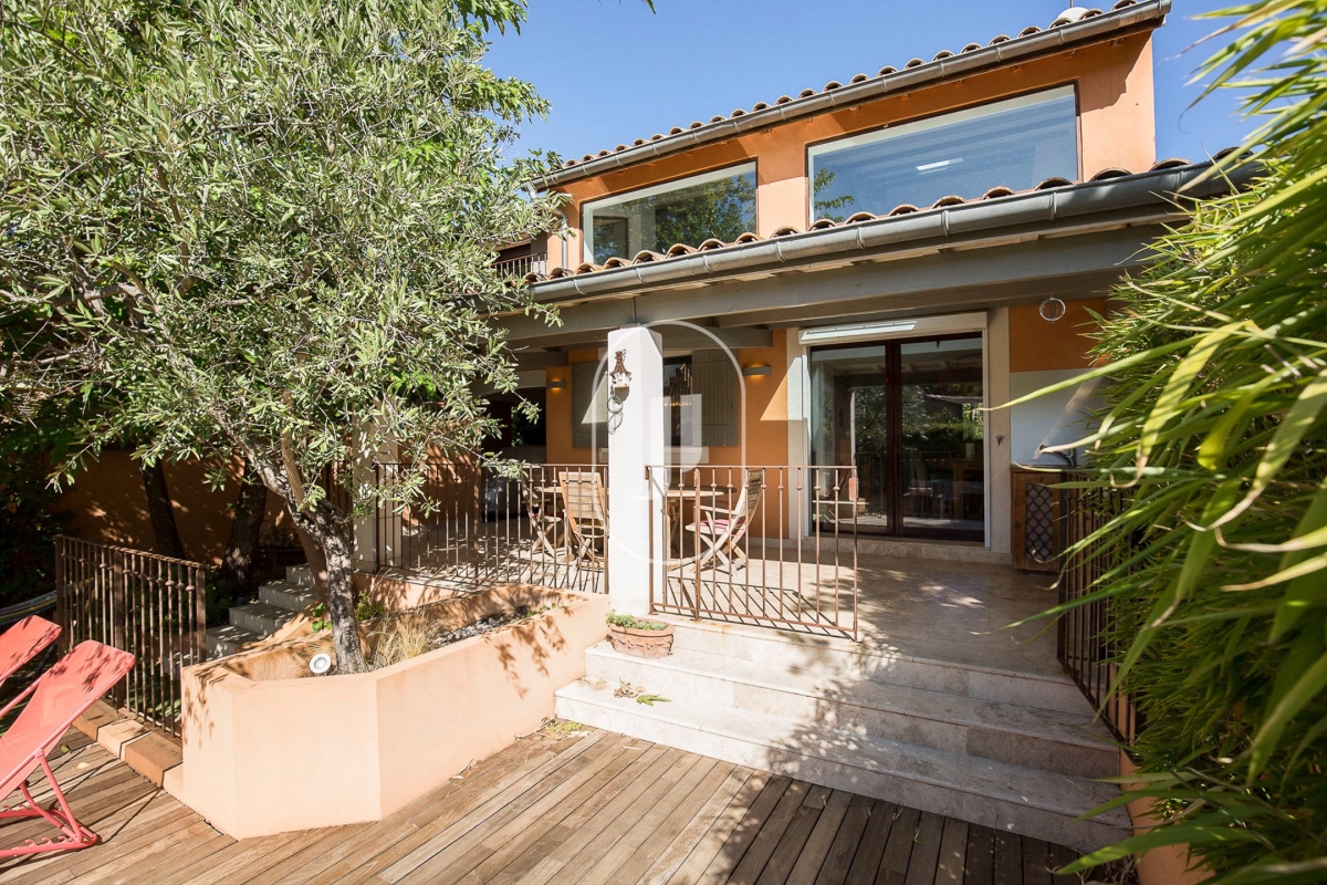Maison de luxe à vendre à Roussillon, 550 000 €, Photo 1