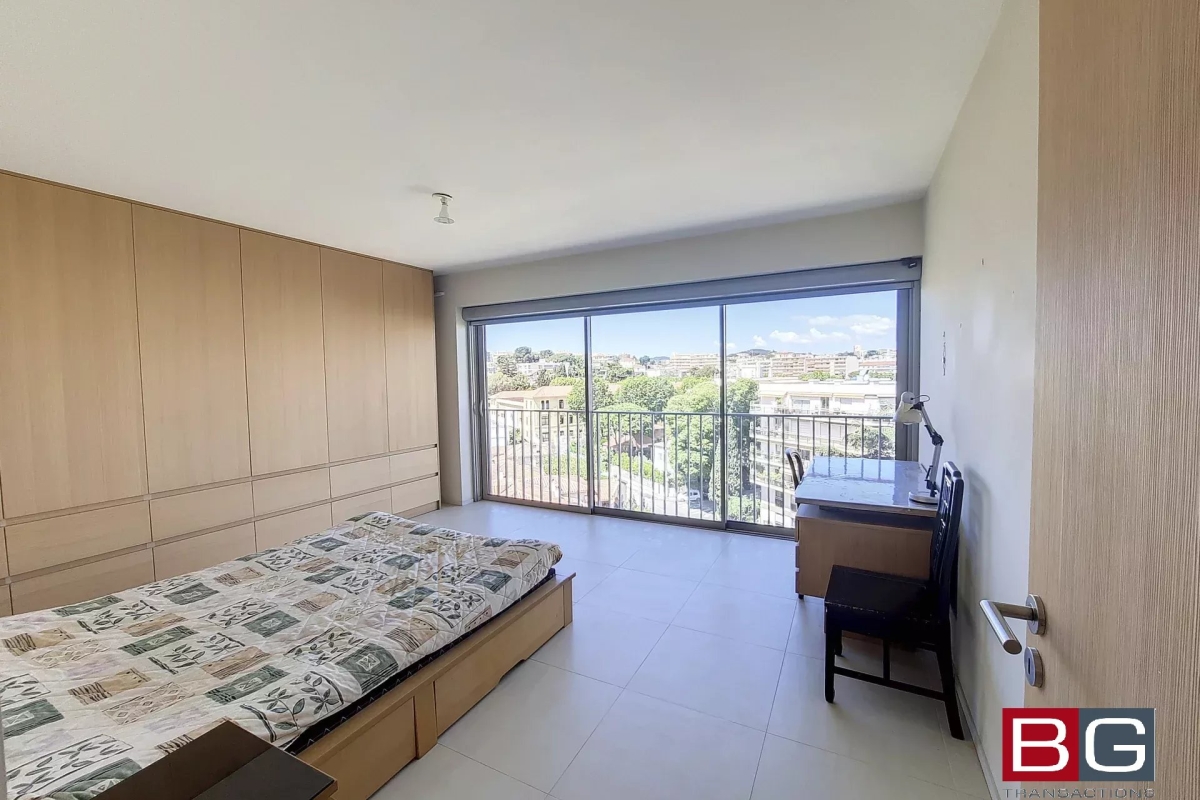 Appartement de luxe à vendre à Antibes, 690 000 €, Photo 2
