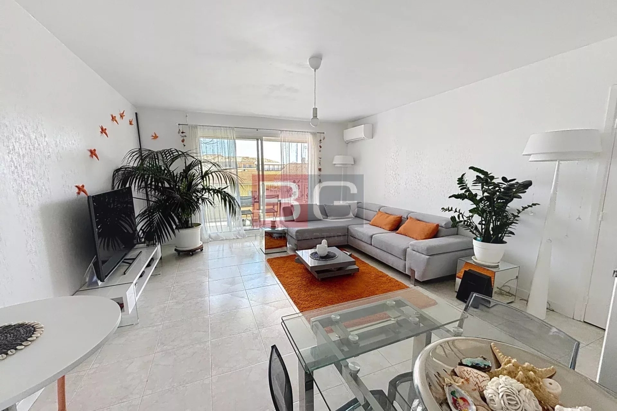 Appartement de luxe à vendre à Antibes, 425 000 €, Photo 2