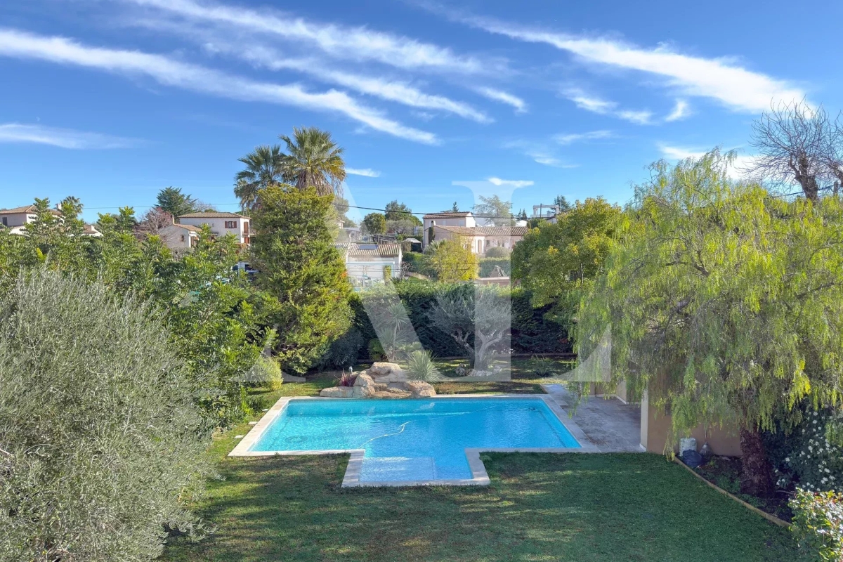 Maison de luxe à vendre à Antibes, 1 690 000 €, Photo 2