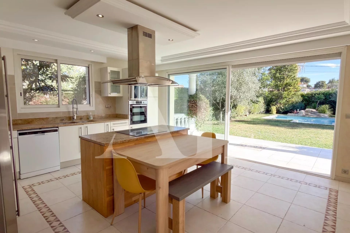 Maison de luxe à vendre à Antibes, 1 690 000 €, Photo 4