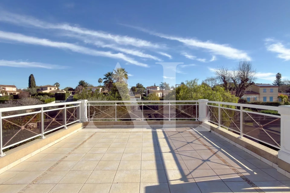 Maison de luxe à vendre à Antibes, 1 690 000 €, Photo 7