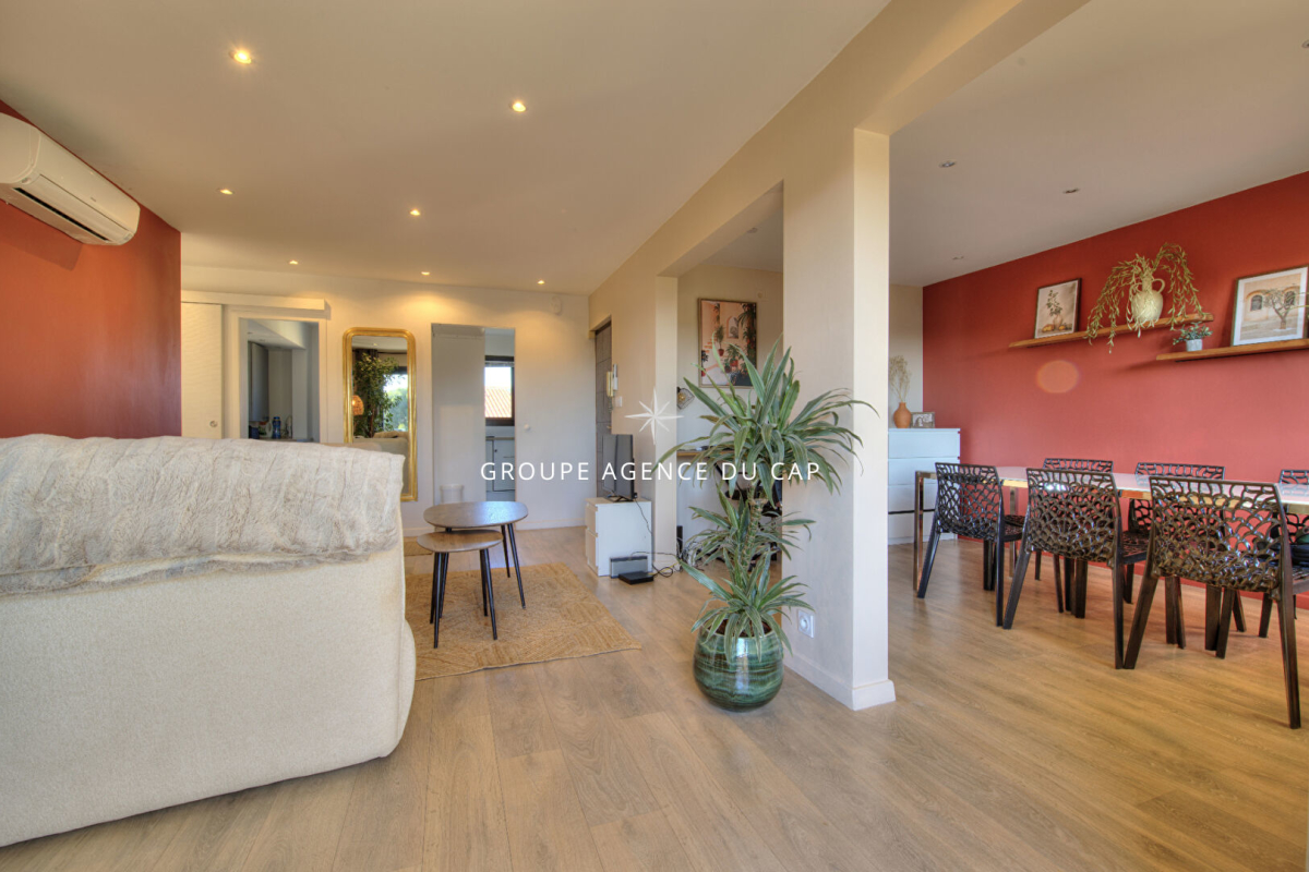 Appartement de luxe à vendre à Saint-Raphaël, 330 000 €, Photo 1