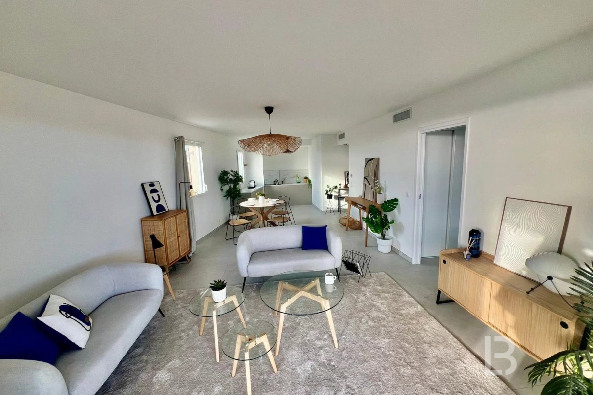 Luxury Apartment for sale in Antibes, 860 000 €, Photo 3