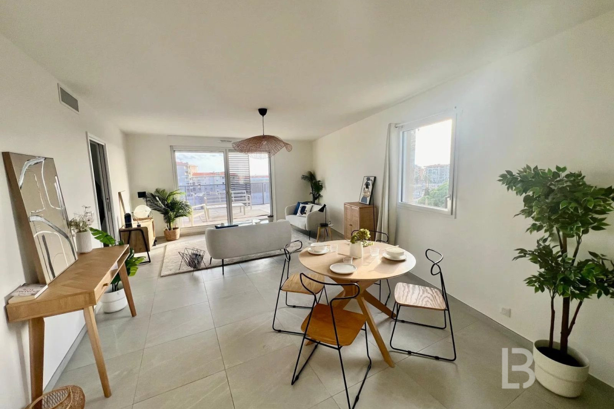 Luxury Apartment for sale in Antibes, 860 000 €, Photo 4