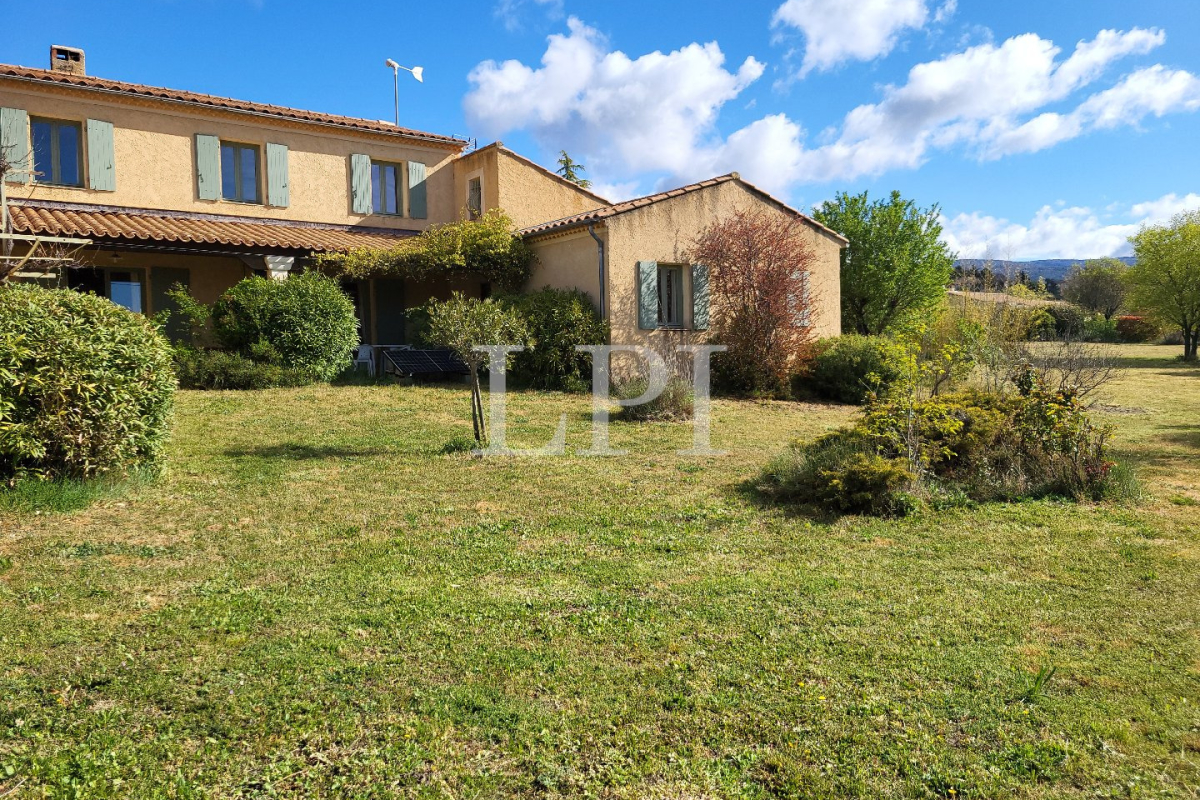 Maison de luxe à vendre à Saint Saturnin les Apt, 795 000 €, Photo 2
