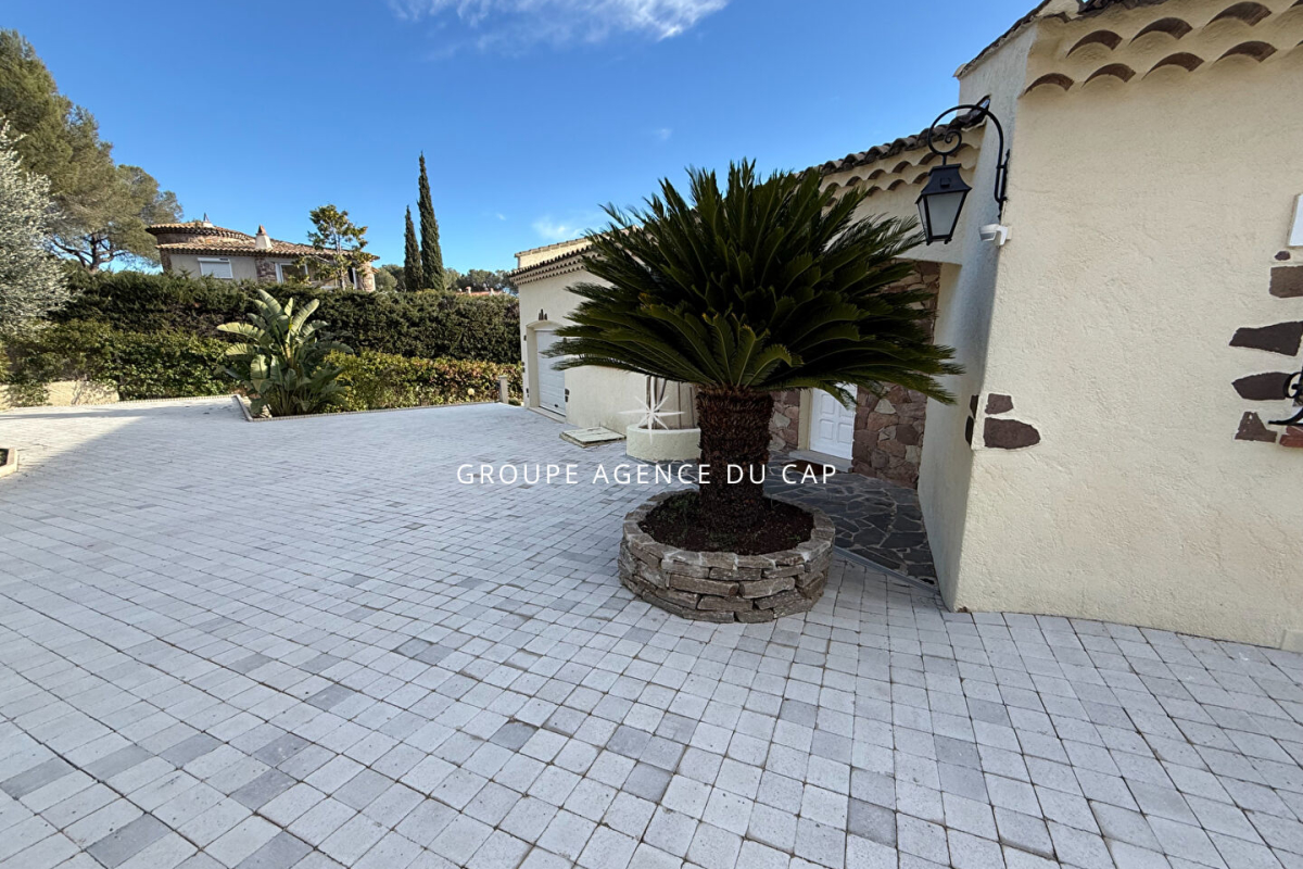 Luxury House for sale in Saint-Raphaël, 840 000 €, Photo 2