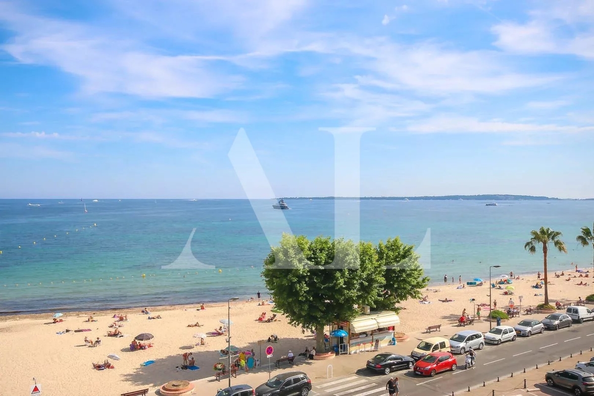 Luxury Apartment for sale in Le Golfe Juan, 273 000 €, Photo 1