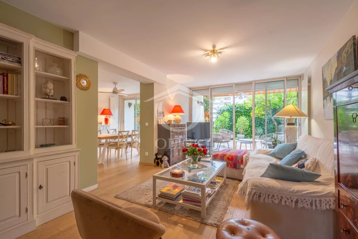 Luxury Apartment for sale in Antibes, 740 000 €, Photo 5