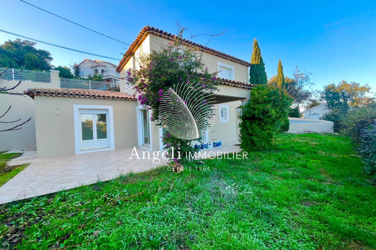 Maison de luxe à vendre à Saint-Aygulf, 680 000 €, Photo 1