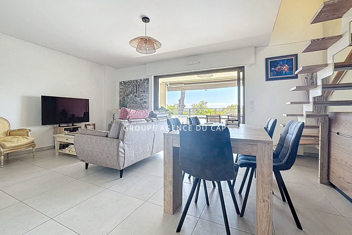 Luxury Apartment for sale in Saint-Raphaël, 749 000 €, Photo 3