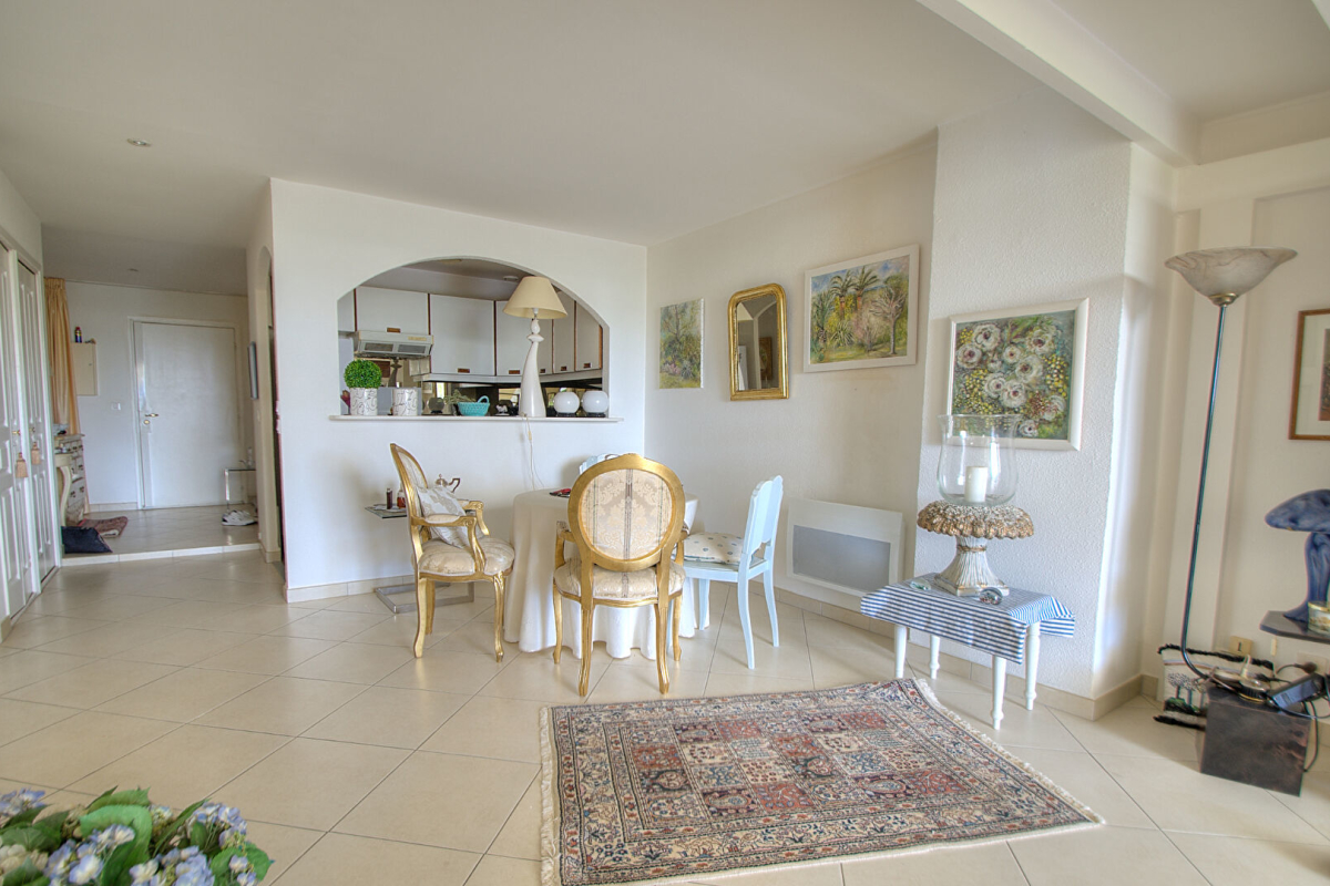 Luxury Apartment for sale in Saint-Raphaël, 450 000 €, Photo 4