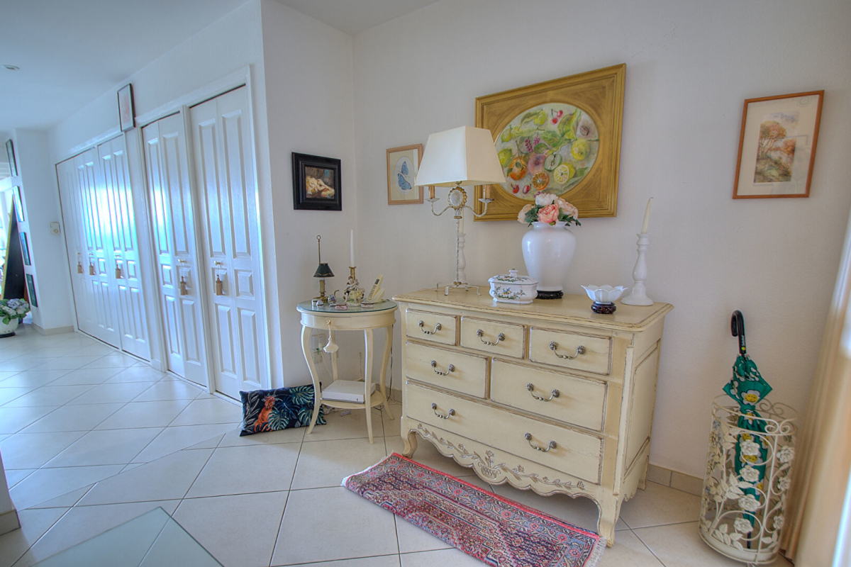 Luxury Apartment for sale in Saint-Raphaël, 450 000 €, Photo 6