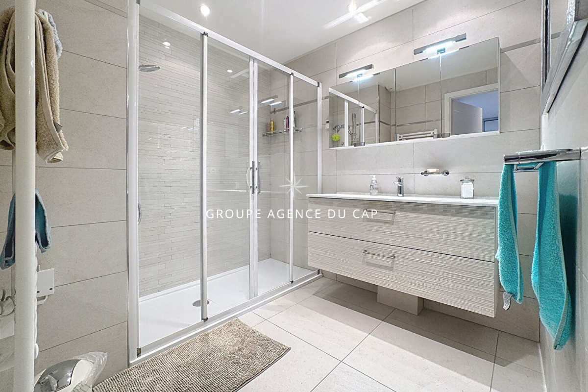 Luxury Apartment for sale in Saint-Raphaël, 749 000 €, Photo 7