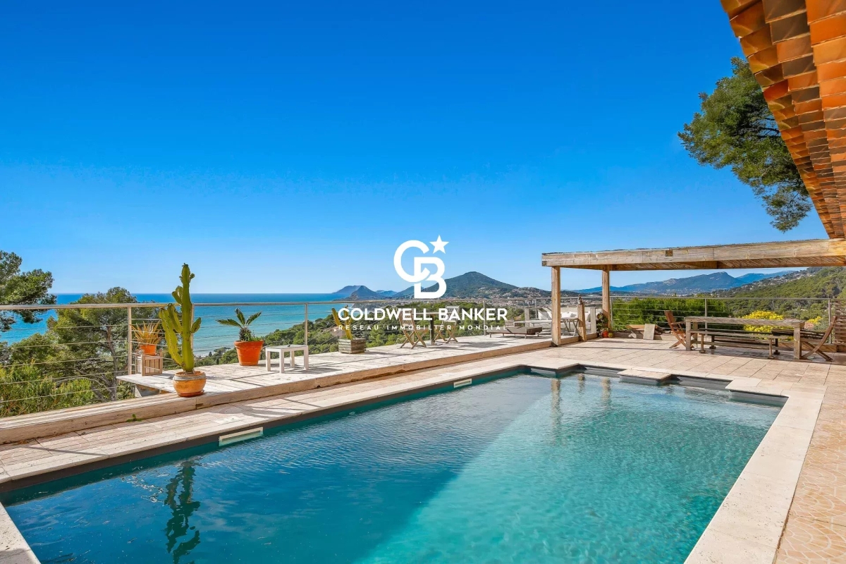 Luxury House for sale in Carqueiranne, 1 695 000 €, Photo 1