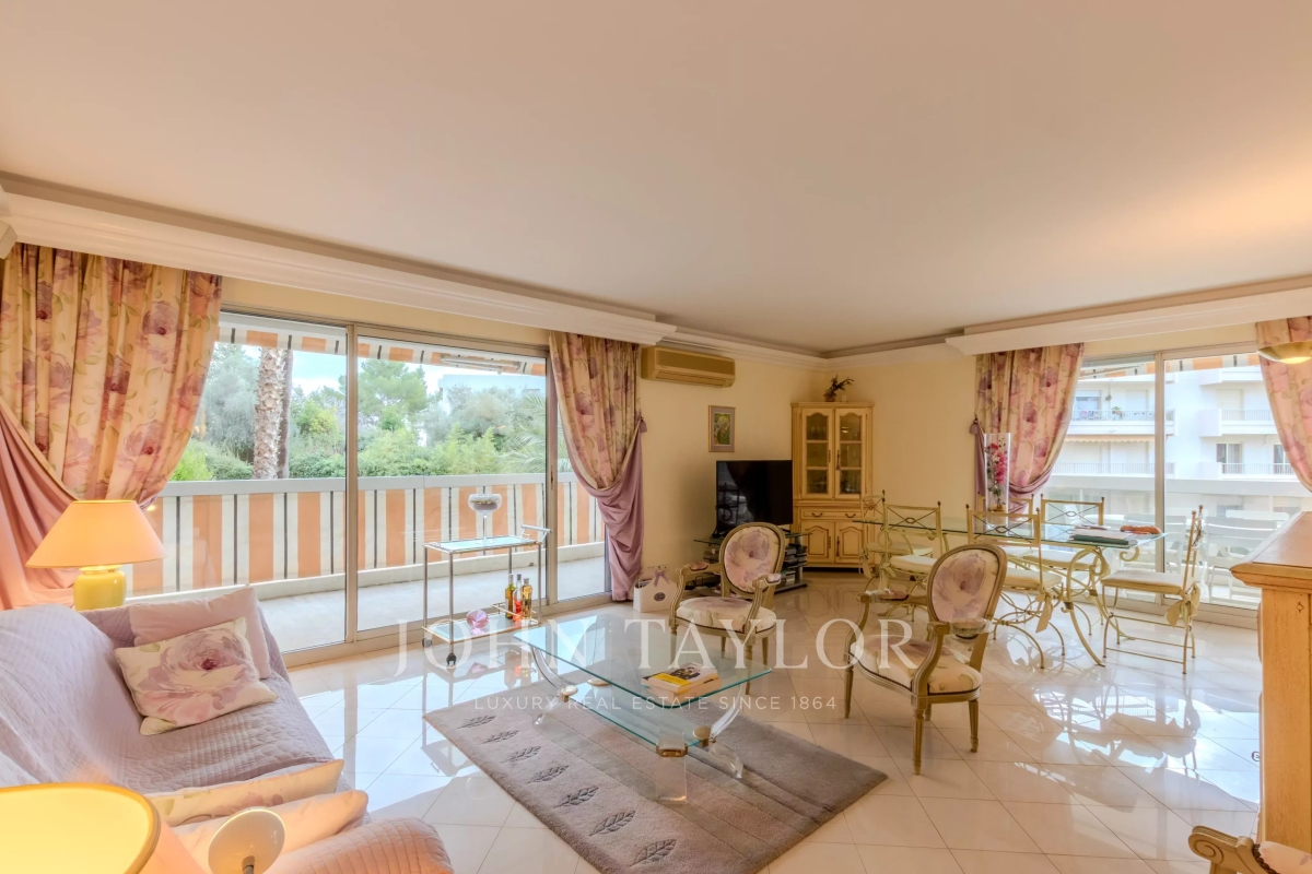 Appartement de luxe à vendre à Antibes, 850 000 €, Photo 2