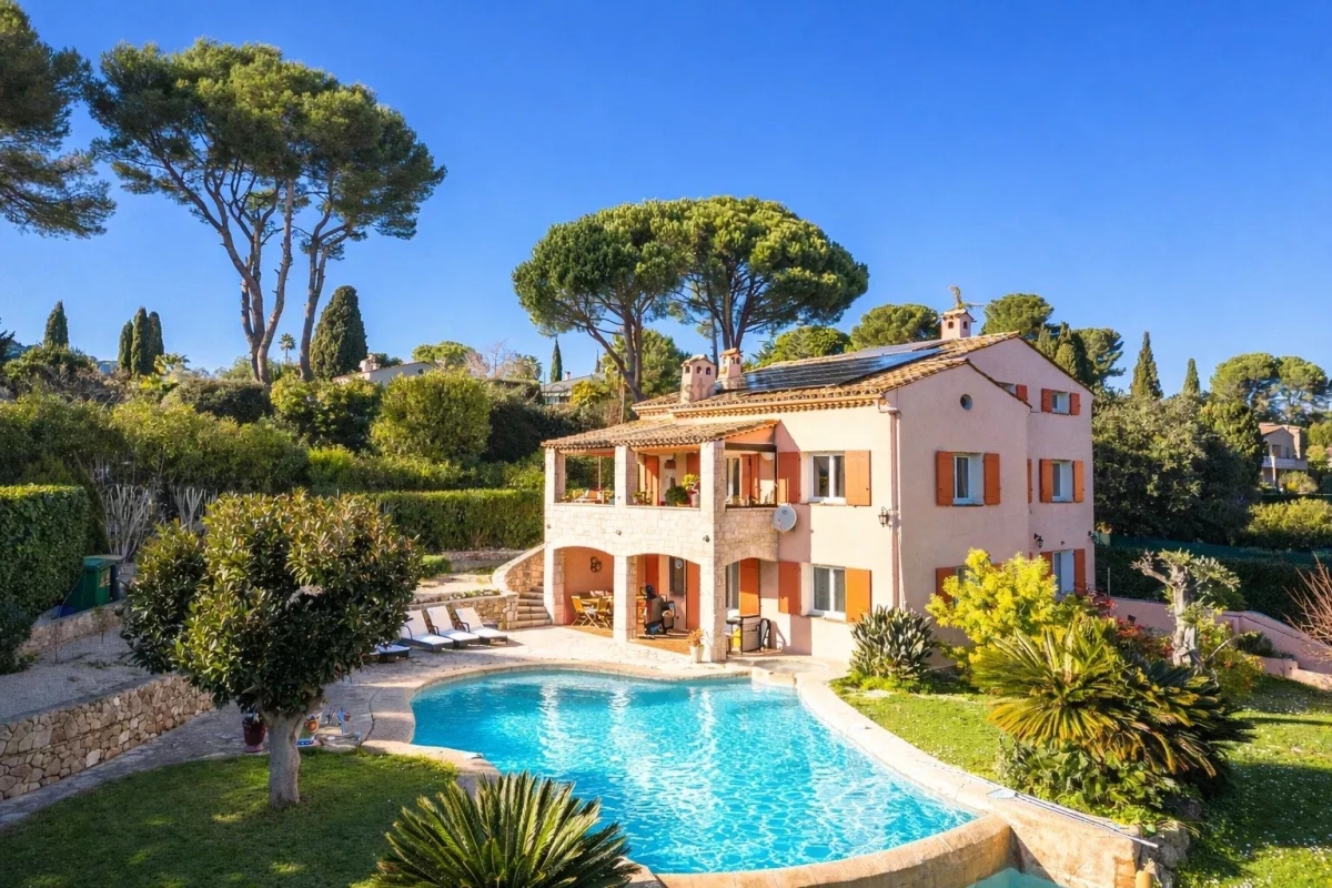 Maison de luxe à vendre à Antibes, 1 690 000 €, Photo 1