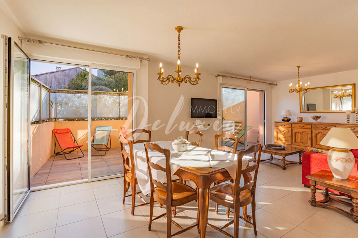 Luxury Apartment for sale in Saint-Raphaël, 487 000 €, Photo 2