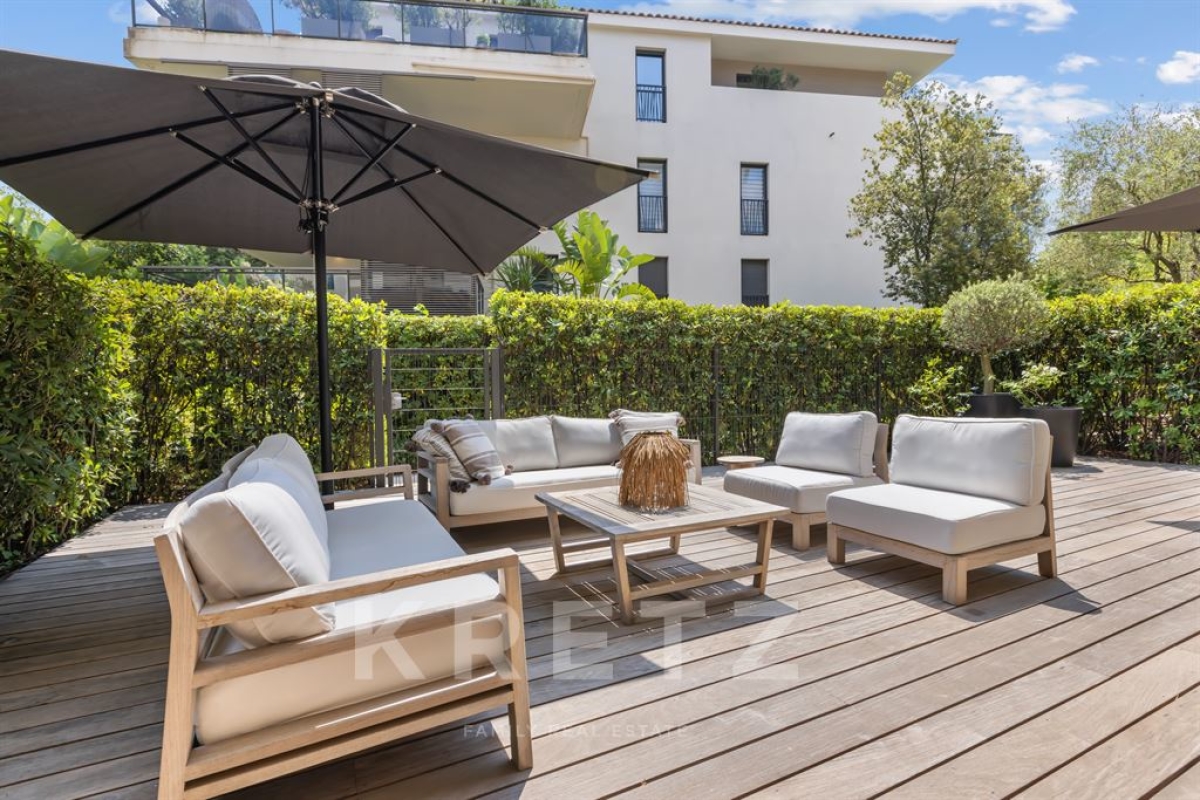 Luxury Apartment for sale in Saint-Tropez, 2 350 000 €, Photo 1