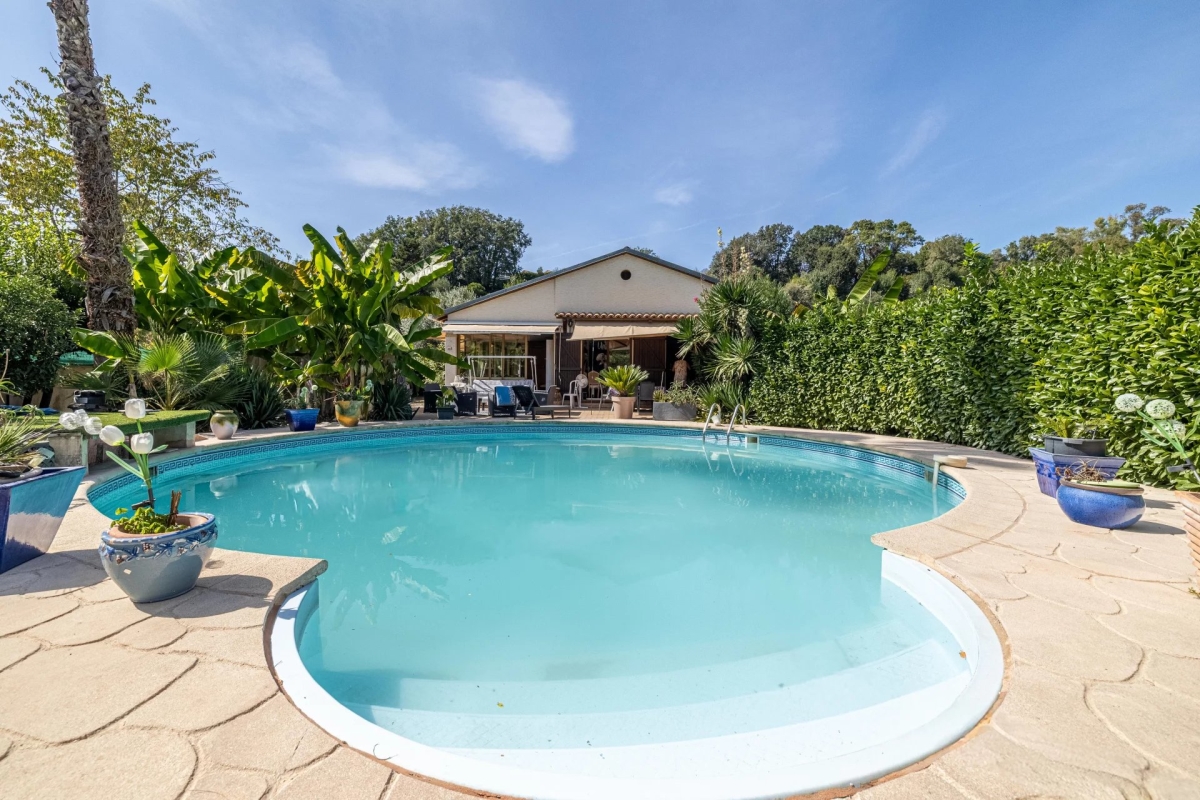 Maison de luxe à vendre à Saint-Paul-de-Vence, 1 880 000 €, Photo 1