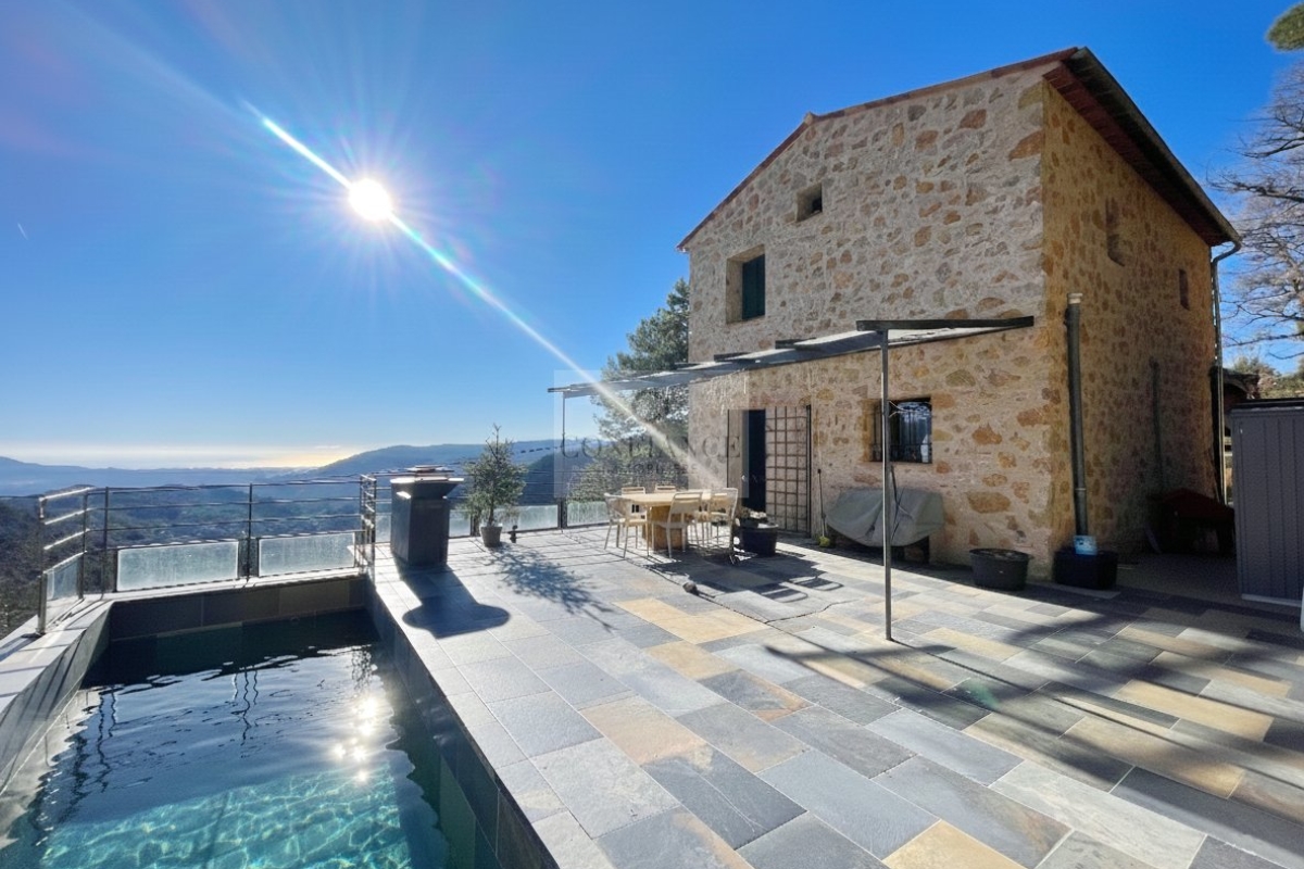 Maison de luxe à vendre à Revest-les-Roches, 650 000 €, Photo 1