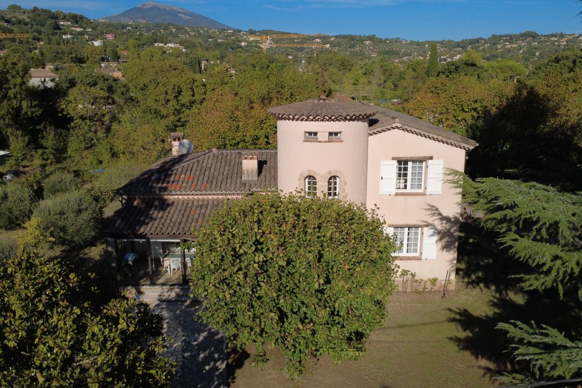 Maison de luxe à vendre à Châteauneuf-Grasse, 885 000 €, Photo 1