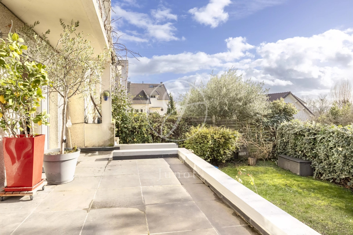 Maison de luxe à vendre à Suresnes, 1 195 000 €, Photo 1