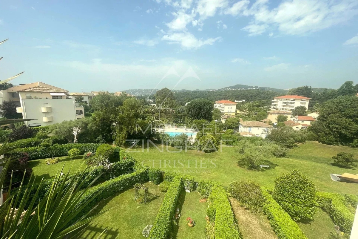 Luxury Apartment for sale in Antibes, 939 000 €, Photo 2