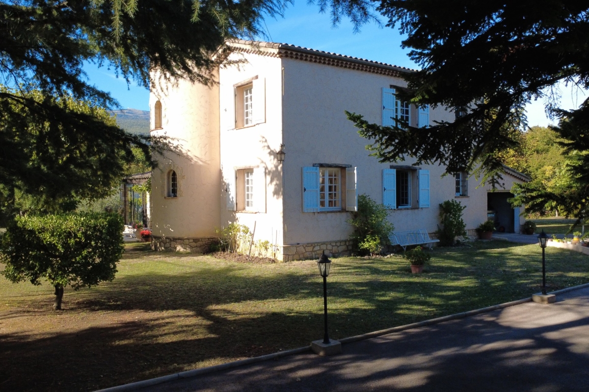 Maison de luxe à vendre à Châteauneuf-Grasse, 885 000 €, Photo 3