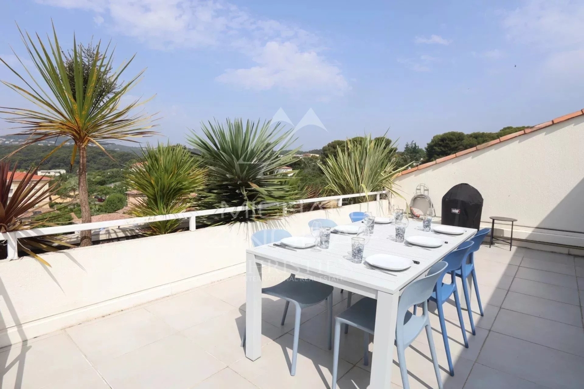 Luxury Apartment for sale in Antibes, 939 000 €, Photo 3