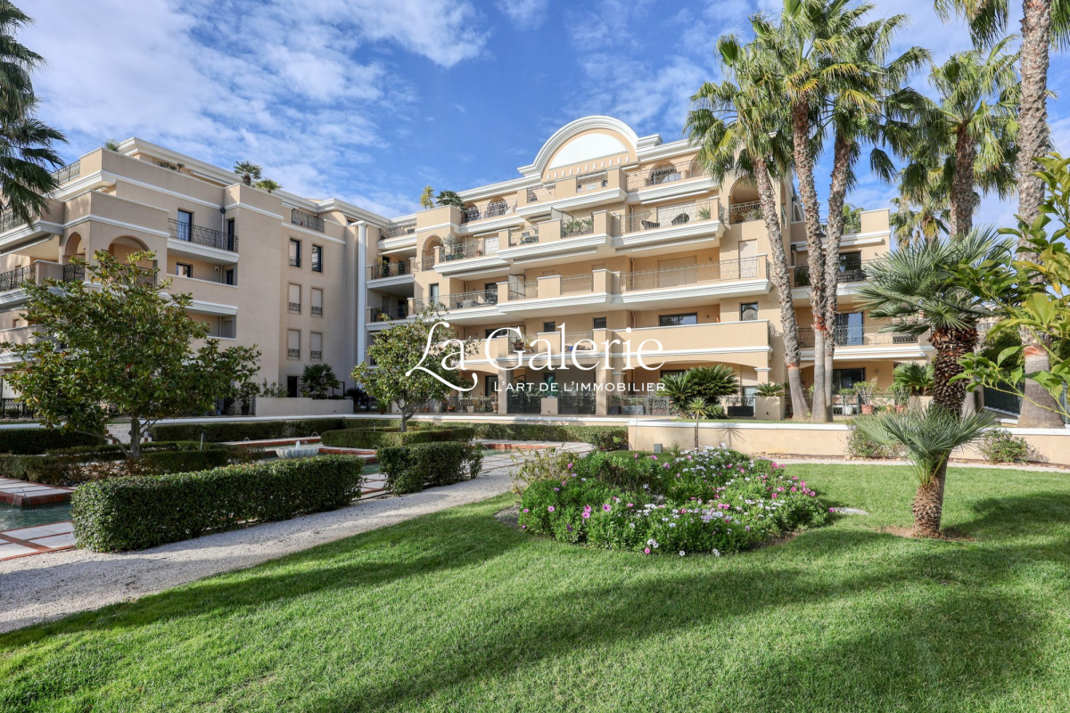 Appartement de luxe à vendre à Hyères, 330 000 €, Photo 1