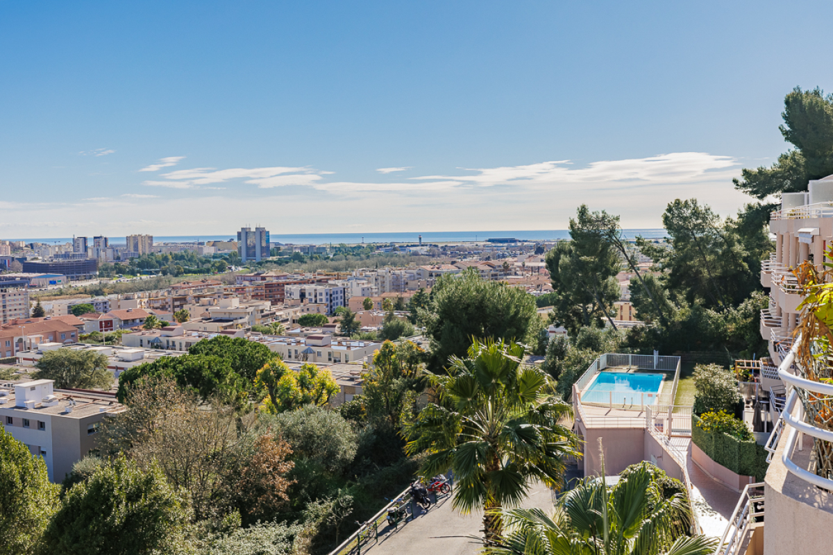 Luxury Apartment for sale in Saint-Laurent-du-Var, 690 000 €, Photo 2