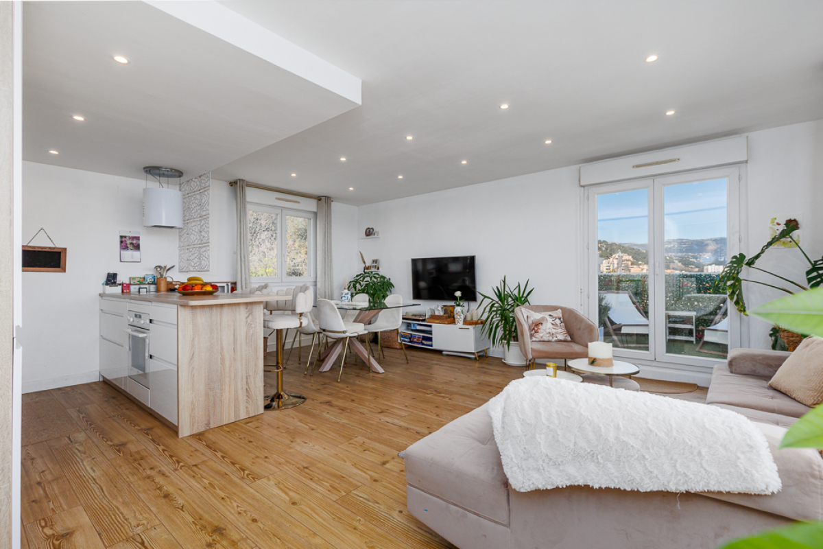 Luxury Apartment for sale in Saint-Laurent-du-Var, 690 000 €, Photo 5